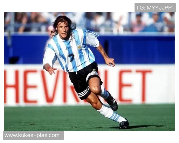 世上所有足球明星的辉煌历程与传奇故事全景回顾